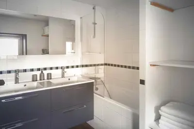 Salle de bains dans l'établissement La Demeure de Chemonton