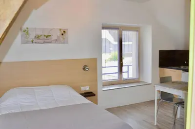 Télévision ou salle de divertissement dans l'établissement La petite maison appartement 2