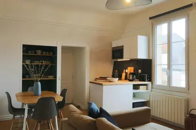 Cuisine ou kitchenette dans l'établissement Let's take a walk in the woods