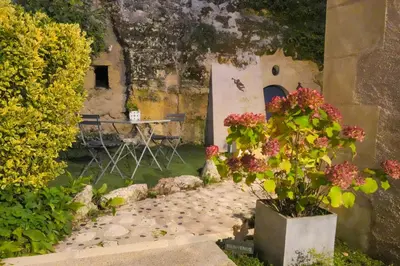Jardin de l'établissement Closerie de l'Echeneau au cœur de Vouvray