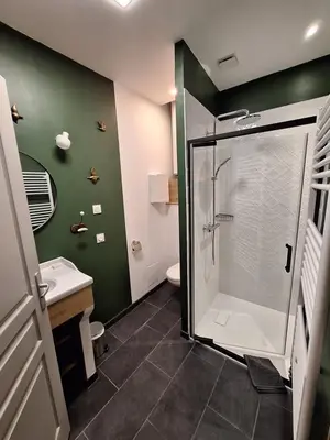Salle de bains dans l'établissement Manoir du Bellay