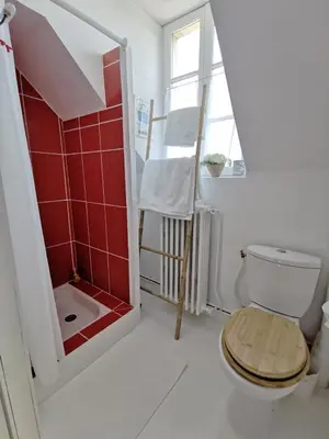 Salle de bains dans l'établissement Quatre Chats sous un Pin
