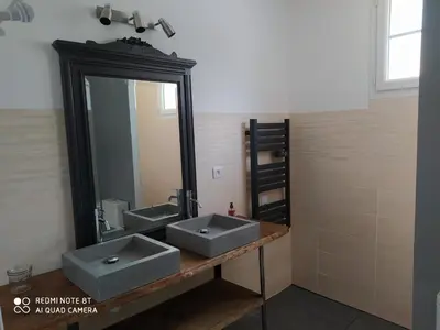 Salle de bains dans l'établissement Gîte L'atelier