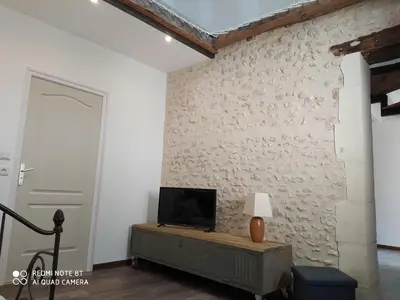 Télévision ou salle de divertissement dans l'établissement Gîte L'atelier