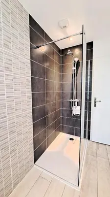 Salle de bains dans l'établissement Maison d'architecte centre Tours jardin, climatisation, parking 5 p