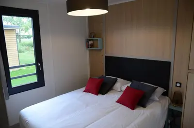 Un ou plusieurs lits dans un hébergement de l'établissement Cottages du Golf Fleuray-Amboise
