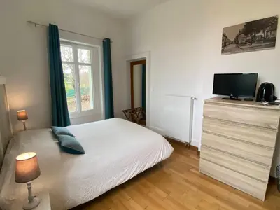Un ou plusieurs lits dans un hébergement de l'établissement Les Mariniers Chambres d'Hôtes avec aire de jeux proche du ZooParc de Beauval - Spa nordique en option