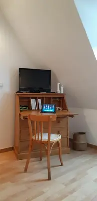 Télévision ou salle de divertissement dans l'établissement Le hameau
