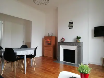 Télévision ou salle de divertissement dans l'établissement Appartement 1-6 pers situé entre les ponts