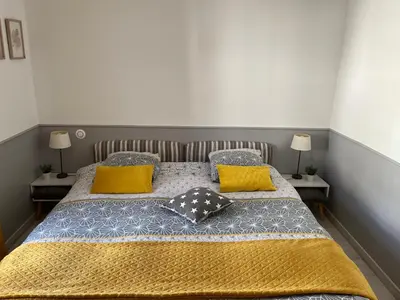 Un ou plusieurs lits dans un hébergement de l'établissement 2 chambres, 4 a 6 voyageurs en centre ville, à 5 mins du zoo