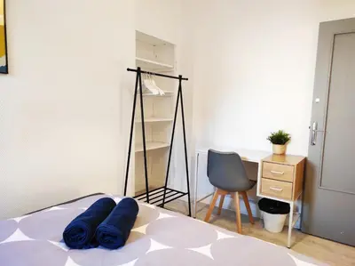 Un ou plusieurs lits dans un hébergement de l'établissement Maison avec jardin en centre ville - proche gare et circuit 24h du mans