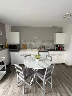 Cuisine ou kitchenette dans l'établissement la Sainterie
