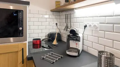 Cuisine ou kitchenette dans l'établissement L'Atelier velours