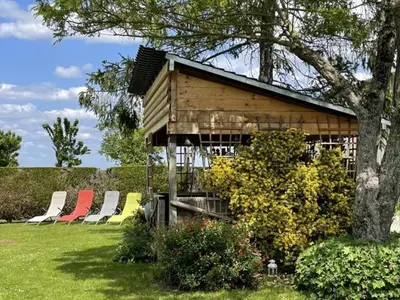 Jardin de l'établissement Gîte confort aux portes des châteaux, jardin, terrasse, WIFI, vélos, proche A85 et balades nature - FR-1-381-502