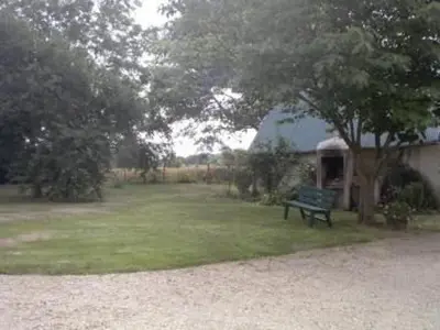 Jardin de l'établissement Maison familiale avec jardin clos, proche des activités et loisirs, internet inclus - FR-1-410-129
