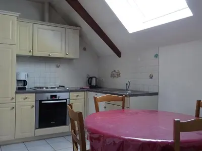 Cuisine ou kitchenette dans l'établissement Gîte familial avec jardin et vélos, proche Le Mans - FR-1-410-146