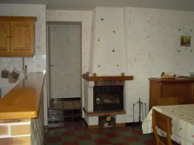 Un ou plusieurs lits dans un hébergement de l'établissement Charmante Fermette Rénovée avec Terrasse Privative et Vélos, 2 Chambres, Proche Le Lude - FR-1-410-155