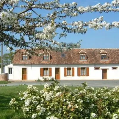 Gîte spacieux et paisible près du Mans avec grand terrain