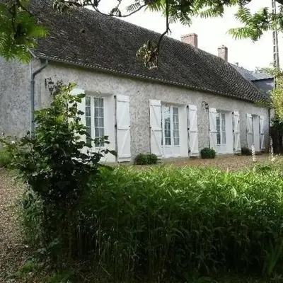 Charmante longère avec grand terrain au bord de la forêt de Bercé