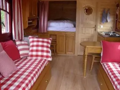 Plan de l'établissement Roulotte bucolique en bois avec terrasse, Vallée de la Sarthe - FR-1-410-188