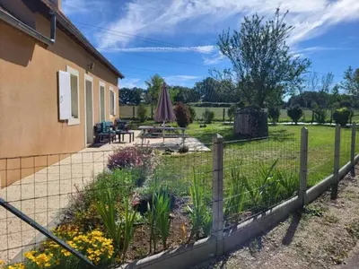 Jardin de l'établissement Gîte tout confort près du circuit des 24 Heures, cadre verdoyant, étang clos, 6 pers., lits faits - FR-1-410-207