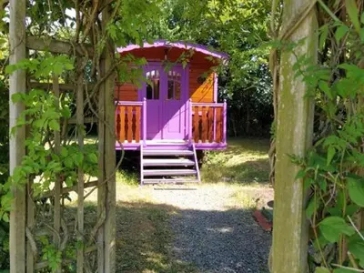 Plan de l'établissement Séjour Bucolique en Roulotte au Cœur d'une Ferme Familiale en Sarthe - FR-1-410-229