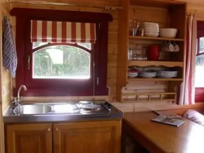 Plan de l'établissement Séjour Bucolique en Roulotte au Cœur d'une Ferme Familiale en Sarthe - FR-1-410-229