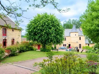 Jardin de l'établissement Charme et authenticité : gîte pour 4 pers. en bord de rivière avec jardin enchanteur en Sarthe - FR-1-410-236