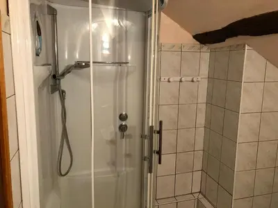 Salle de bains dans l'établissement Longère rénovée proche du Mans avec jardin et salle de jeux - FR-1-410-248