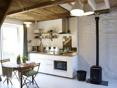 Cuisine ou kitchenette dans l'établissement Gîte cosy à la ferme près du Mans - Jardin, Terrasse, Poêle à bois, et Sérénité Rurale - FR-1-410-269