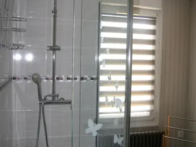 Salle de bains dans l'établissement Maison confortable avec jardin, proche centre-ville et circuit 24h du Mans - FR-1-410-271