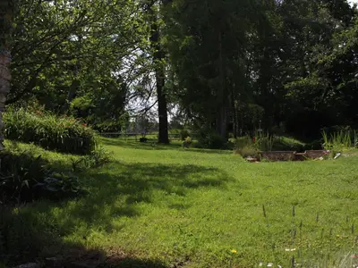 Jardin de l'établissement Charmant gîte près du Mans : calme, confort, commerces à proximité, idéal pour 2 pers. - FR-1-410-273