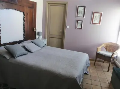 Un ou plusieurs lits dans un hébergement de l'établissement Le clos des augers, chambres d'hôtes et roulotte