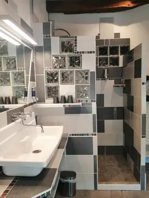 Salle de bains dans l'établissement Le clos des augers, chambres d'hôtes et roulotte