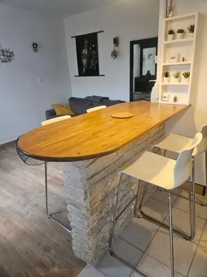 Coin salon dans l'établissement Appart T2 avec cour