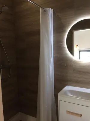 Salle de bains dans l'établissement La Maison BellecOur