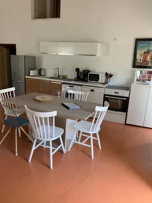 Cuisine ou kitchenette dans l'établissement La Maison BellecOur