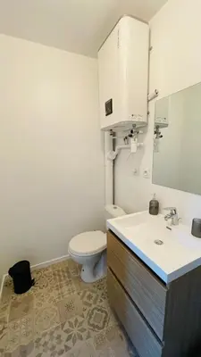 Salle de bains dans l'établissement A la Clef - Charmant studio proche gare et centre - Idéal PRO & Couple - WIFI