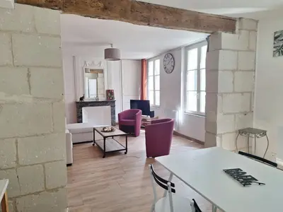 Coin salon dans l'établissement Bel appartement 50m2 en plein centre de Saumur