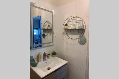 Salle de bains dans l'établissement Elégance Art Déco en bord de Loire