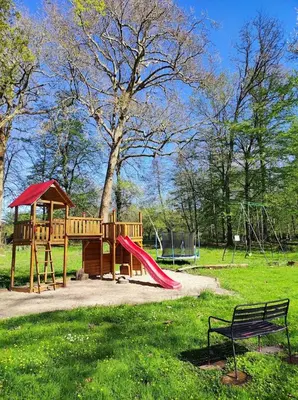 Aire de jeux pour enfants de l'établissement Chambres d'hôtes du domaine de l'Isle
