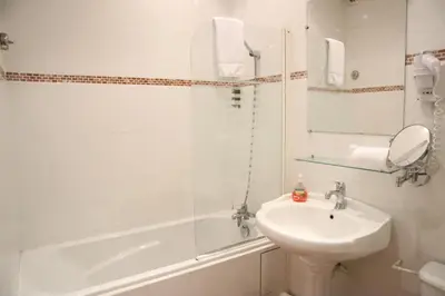Salle de bains dans l'établissement Chambres d'hôtes du domaine de l'Isle