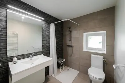 Salle de bains dans l'établissement Les Hauts de Manse