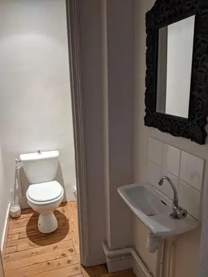 Salle de bains dans l'établissement Logis ville, 24h Mans, zoo, prytanée, golfe, 6 pers