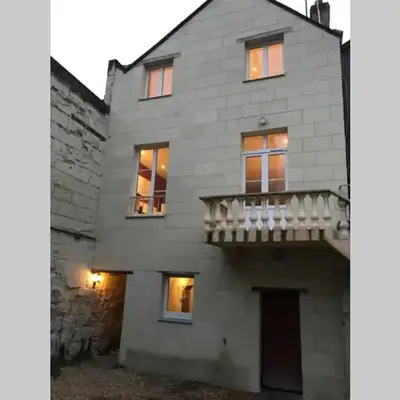 Jolie maison tuffeau centre de Saumur avec local vélos