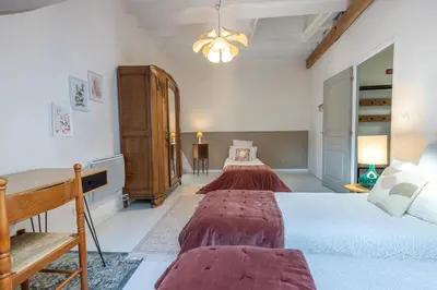 Un ou plusieurs lits dans un hébergement de l'établissement La Maison des Chalands