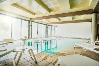 Piscine de l'établissement Best Western Premier Hotel de la Cite Royale ou située à proximité