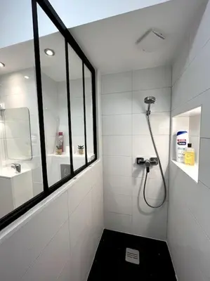 Salle de bains dans l'établissement Moderne appartement - Gare - centre-ville