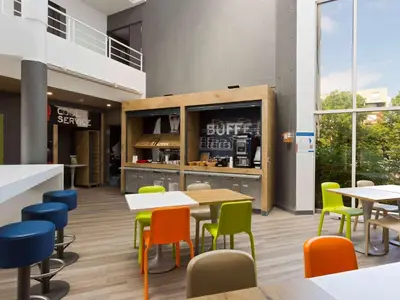 Restaurant ou autre lieu de restauration dans l'établissement ibis budget Le Mans Universite