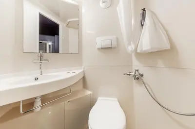 Salle de bains dans l'établissement ibis budget Le Mans Universite